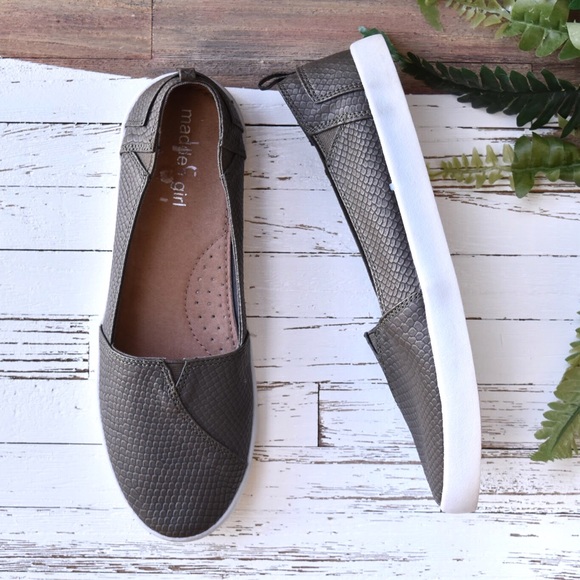 Madden Girl Shoes - NWOT Madden Girl comfort sneaker 8.5